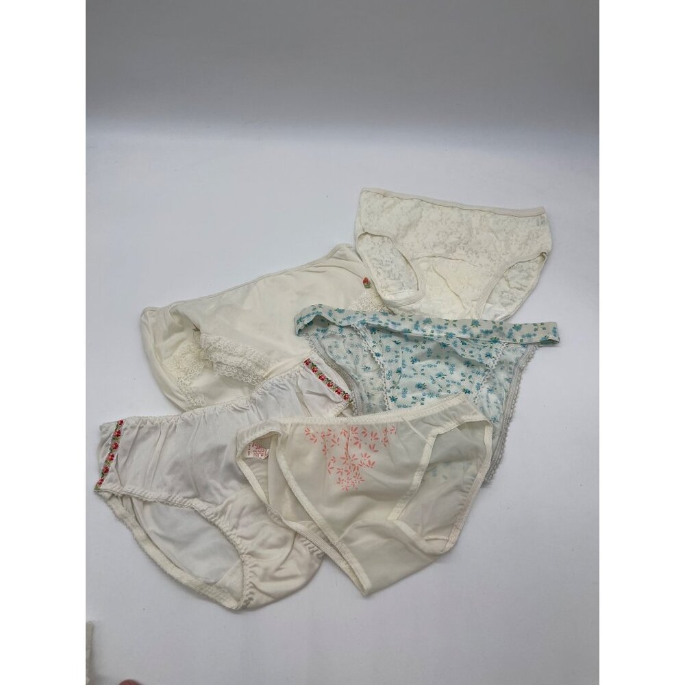 Vintage Lot or 5 1970's Panties size M Cotton and Silky Sexy Cute Lacy Flowers